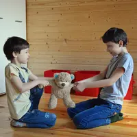 Lakukan hal berikut untuk mengurangi kecemburuan sesama saudara dalam keluarga. (Foto: Pexels.com/ Vika Glitter)