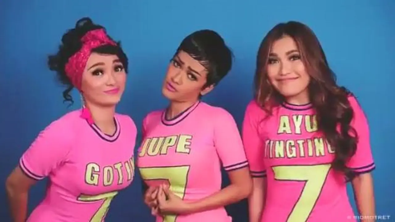 [Bintang] Julia Perez - Ayu Ting Ting