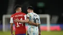 Skor satu sama berakhir hinga babak ke dua usai. Argentina dan Chile sama-sama harus berbagi poin pada pertandingan ini. Saat ini, Argentina menempati peringkat ke dua klasemen sementara di bawah Paraguay. (Foto: AP/Ricardo Mazalan)