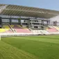 Hamparan rumput Zoysia Matrella tumbuh subur dan hijau, menjadi kebanggaan Stadion Manahan. (Bola.com/Vincentius Atmaja)