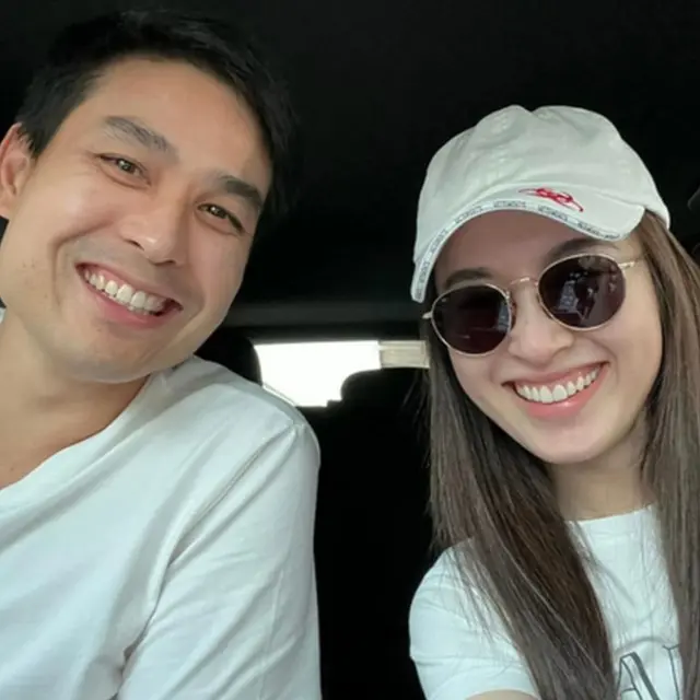 Nong Poy bersama Oak Phakwa Hongyok. (dok. Facebook)