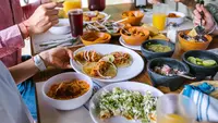 Cara Pesan Taco dalam Jumlah Banyak untuk Acara Kantor