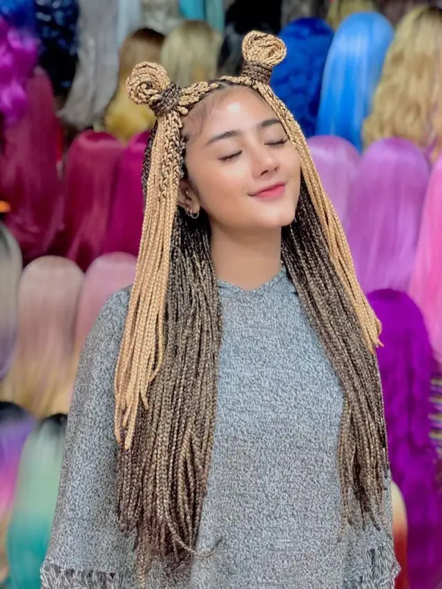 Sering Terurai, Ini 6 Potret Gaya Rambut Kepang Ghea Youbi yang Tampil Beda