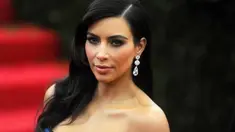 Sensasi sepertinya menjadi kebutuhan wajib bagi dua artis ini. Tak ayal, sensasi yang mereka buat menjadi sasaran empuk para netizen untuk berkomentar.