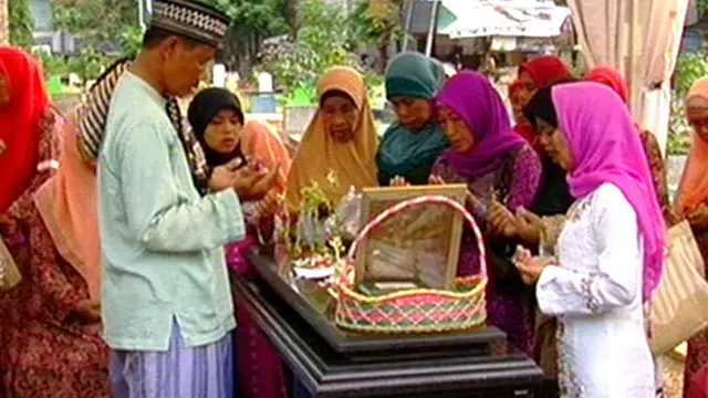 Akankah Polemik makam Alm Uje segera berakhir?