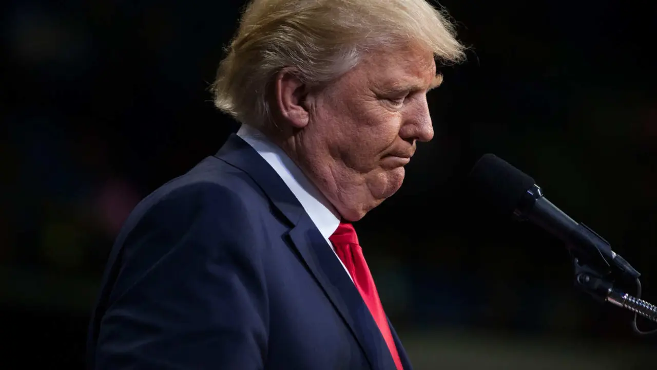 [Bintang] 10 Meme Donald Trump dengan Dagu Berlipat Sukses Bikin Ngakak!