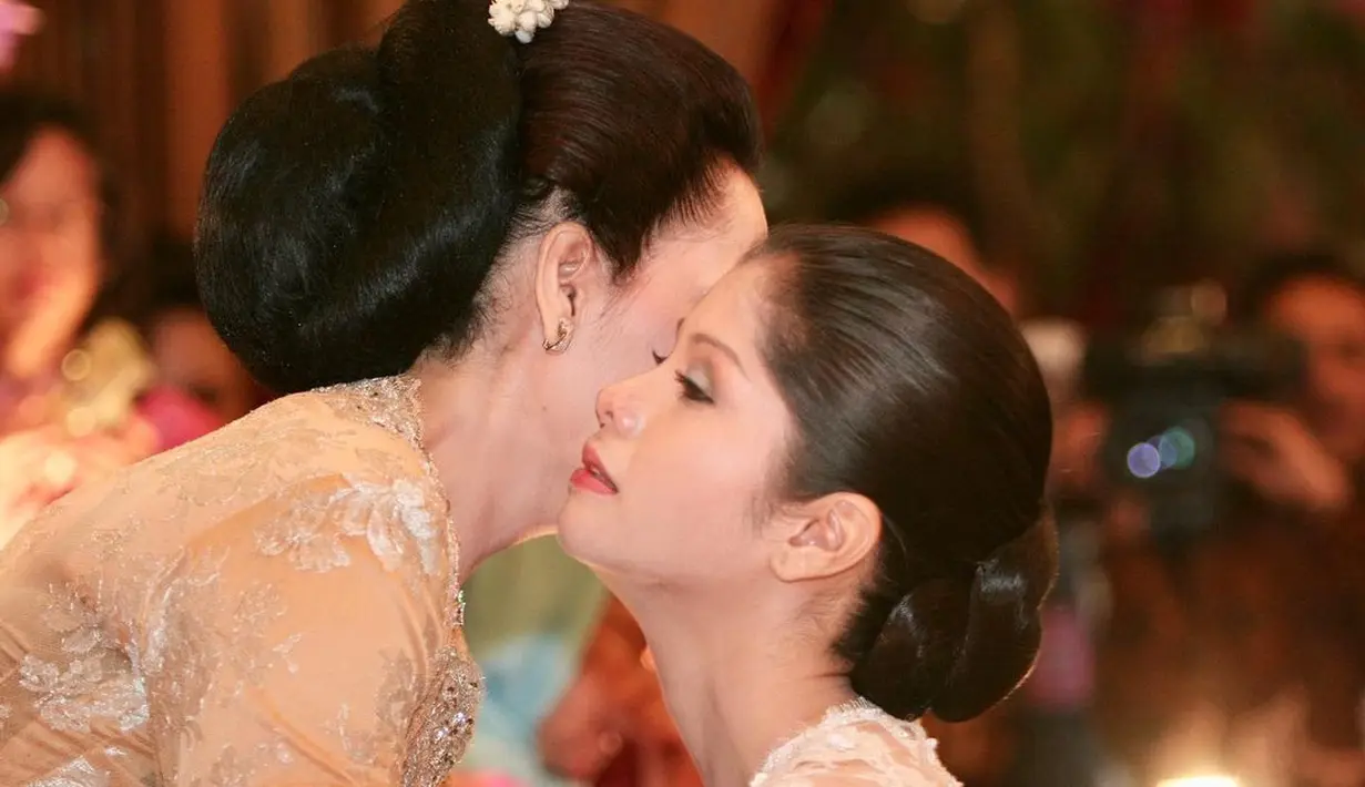 9 Potret Anissa Pohan Sungkeman (Instagram/annisayudhoyono)