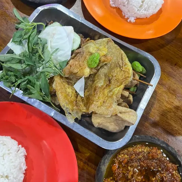 Rekomendasi Tempat Makan Siang Enak di Surabaya