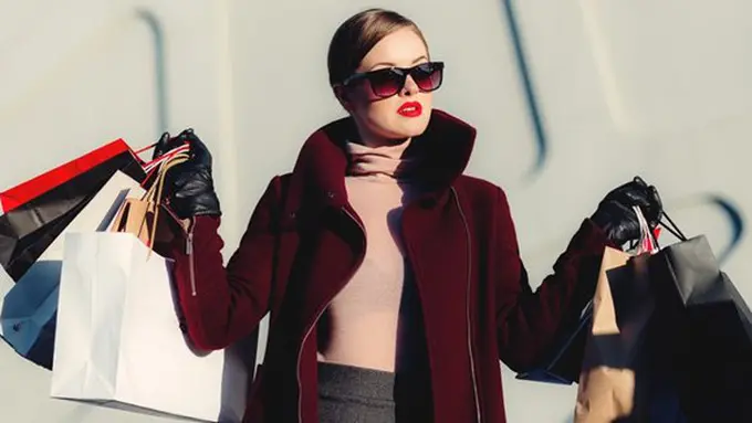 Ilustrasi wanita dan tas./Copyright pexels.com/freestocks.org