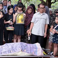 Pemakaman Yana Zein (Deki Prayoga/bintang/bintang.com)