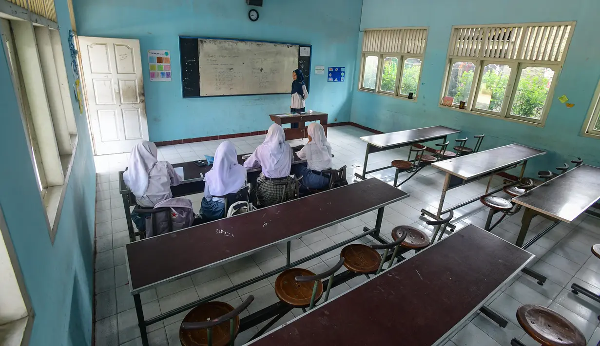 Penerapan kebijakan tersebut berimbas pada penurunan jumlah siswa di seluruh SMA Swasta Kota Depok. (merdeka.com/Arie Basuki)