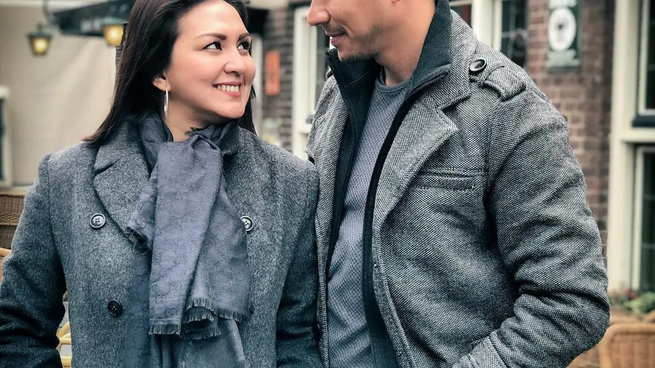 [Fimela] Donna Agnesia dan Darius Sinathrya