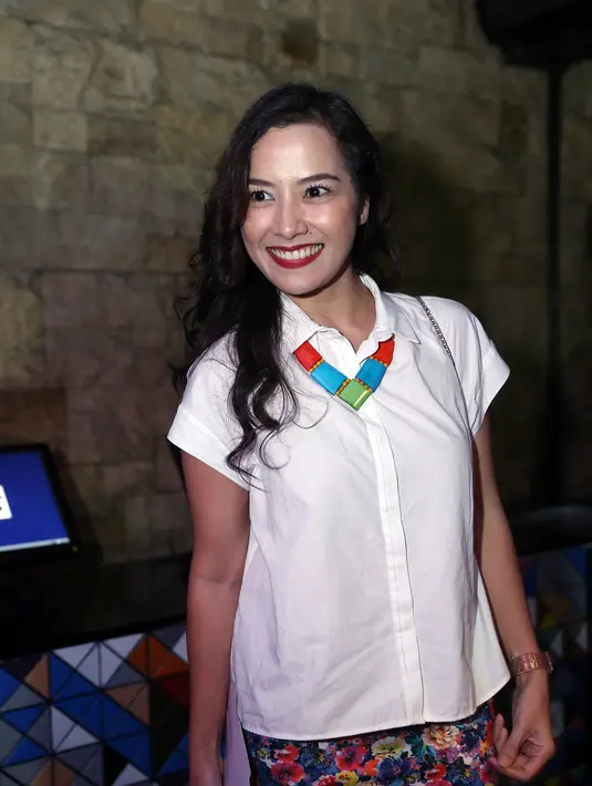 "Tentunya senanglah, apa lagi nanti kalau Vonny Cornelia dan Atalarik Syah sampai menikah," tandasnya.