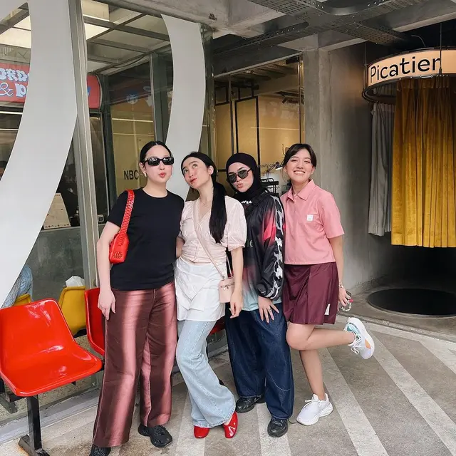6 Potret Grup Blink Reuni di Kegiatan Preloved, Kebersamaannya Tak Pernah Berubah