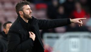 Pelatih Middlesbrough, Michael Carrick memberi instruksi dari pinggir lapangan saat menghadapi Brighton and Hove Albion pada laga putaran ketiga Piala FA 2022/2023 di Riverside Stadium, Middlesbrough (7/1/2023). Michael Carrick saat ini tengah membesut Middlesbrough sejak ditunjuk pada 24 Oktober 2022. Sebelumnya ia sempat menjadi caretaker Manchester United hanya dalam 3 laga, mulai 21 November 2021 hingga 2 Desember 2021. (AFP/Oli Scarff)