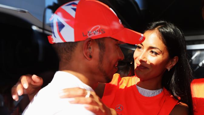 Lewis Hamilton dan Nicole Scherzinger ketika masih mesra. (AFP/Mark Thompson)