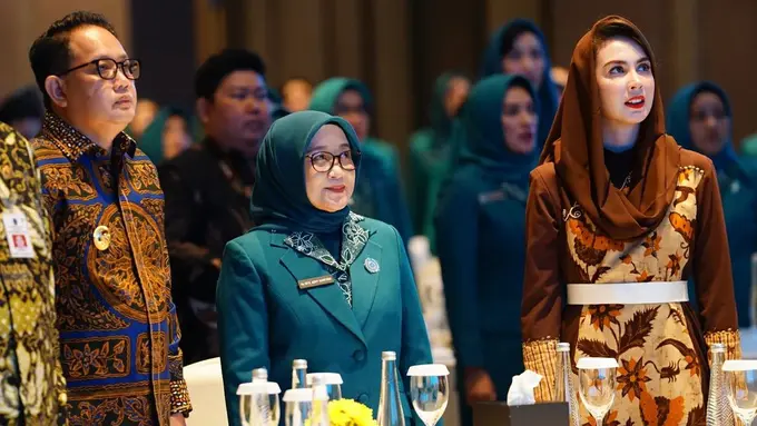 Potret Arumi Bachsin hadiri HKG PKK ke-52 TP PKK Provinsi Jatim (Sumber: Instagram/@arumibachsin_94)