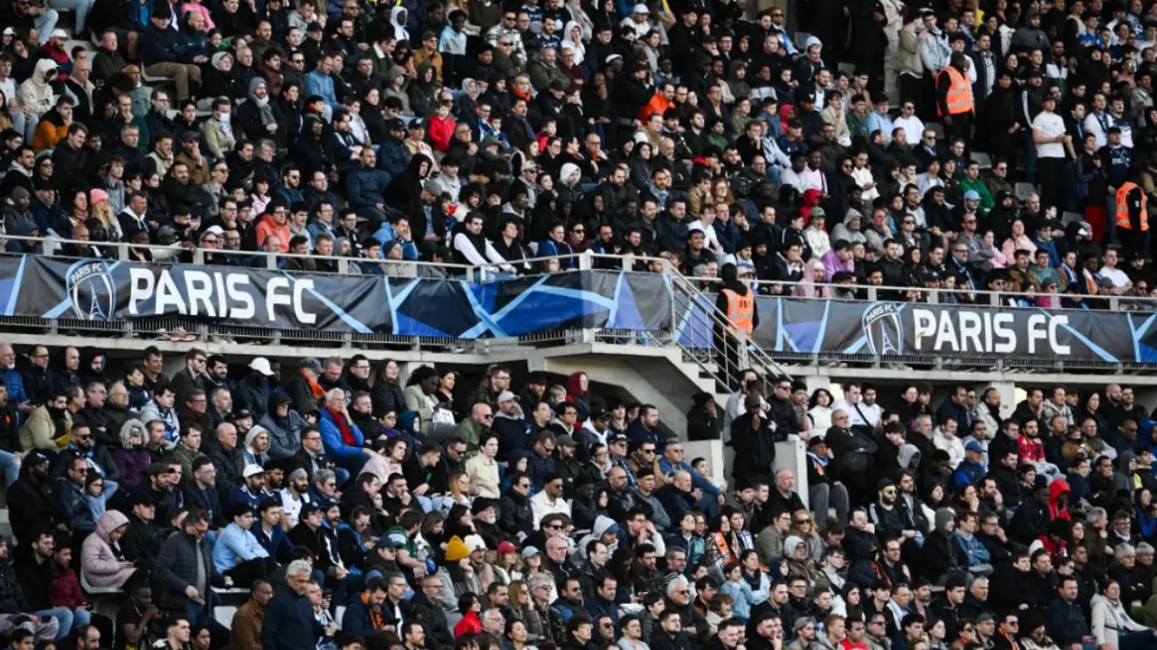 Suporter, fans, pendukung Paris FC