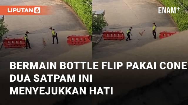 Momen akrab dan kembali teringat seperti masa kecil dialami oleh dua satpam ini