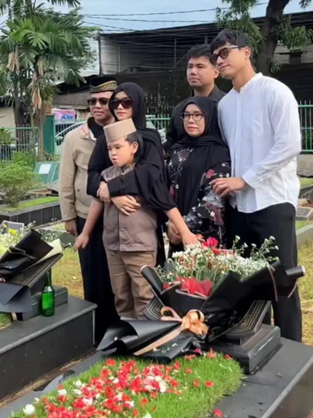 10 Potret Artis Ziarah Makam Jelang Ramadhan 2026, Raffi Ahmad hingga Indro Warkop