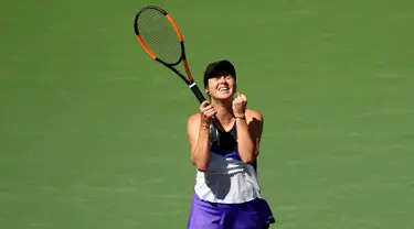 Petenis Ukraina, Elina Svitolina mengembalikan bola ke arah petenis Inggris, Johanna Konta pada perempat final AS Terbuka 2019 di Arthur Ashe Stadium, Selasa (3/9/2019). Elina Svitolina melangkah ke babak semifinal setelah menumbangkan Johanna Konta dengan skor 6-4 dan 6-4. (TIMOTHY A. CLARY/AFP)