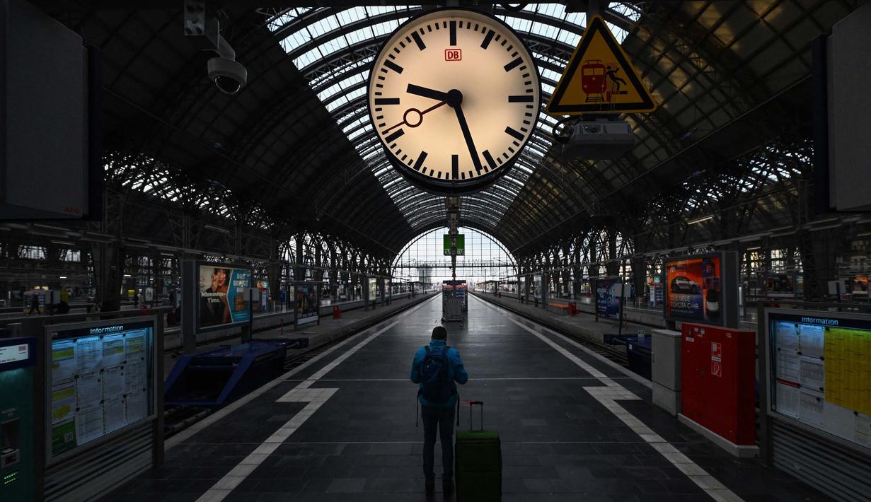 Serikat pengemudi kereta api Jerman (Die Gewerkschaft der Lokomotivführer/GDL) memulai pemogokan nasional selama tiga hari sejak pembicaraan upah gagal dan menemui jalan buntu. (Kirill KUDRYAVTSEV/AFP)