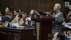 Pakar IT Profesor Marsudi Wahyu Kisworo memberi keterangan dalam sidang sengketa Pilpres 2019 Gedung MK, Jakarta, Kamis (20/6/2019). Saksi ahli yang dihadirkan oleh KPU tersebut merupakan profesor teknologi informasi pertama di Indonesia. (Liputan6.com/Faizal Fanani)