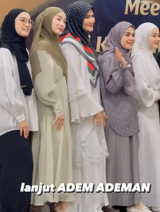 Potret Zaskia Gotik pakai hijab usai jalani umrah (Sumber: Instagram/zaskia_gotix)