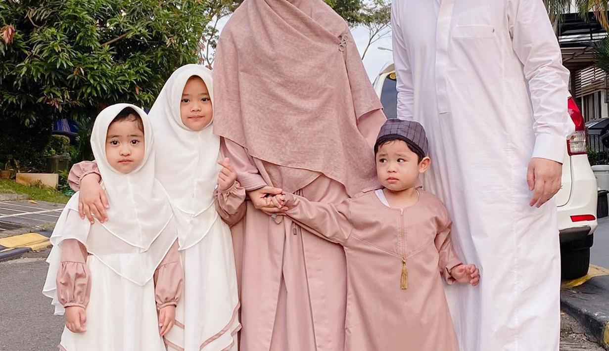 Jelang Melahirkan, Oki Setiana Dewi dan Suami Umumkan Nama ...