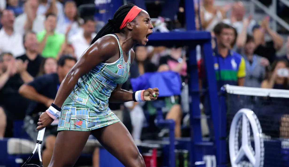 Ekspresi petenis berusia 15 tahun Coco Gauff saat mendapat poin dalam pertandingan putaran kedua turnamen tenis AS Terbuka menghadapi Timea Babos, New York, AS, Kamis (29/8/2019). Coco Gauff menjadi petenis putri termuda yang mencapai 32 besar di Flushing Meadows. (AP Photo/Charles Krupa)