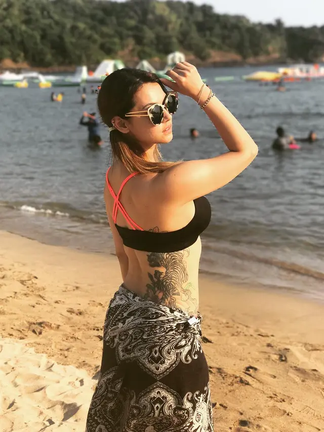 [Bintang] Alasan Maria Ozawa Menjalani Pemotretan Pakai Jersey Indonesia