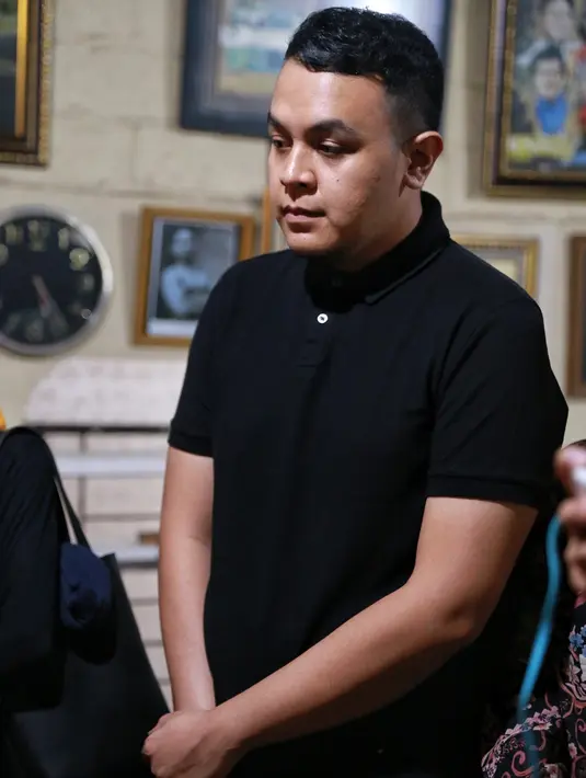 Sebagai sesama musisi, penyanyi 30 tahun itu sangat tahu betul lagu-lagu karya Yon yang mengandung banyak pesan. Karya Yon bersama dengan grup musiknya Koes Plus. (Adrian Putra/Bintang.com)