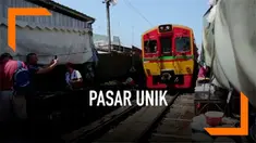 Pasar Maeklong jadi destinasi baru wisata di Thailand. Pasar ini berada tepat di pinggir rel kereta yang masih digunakan.