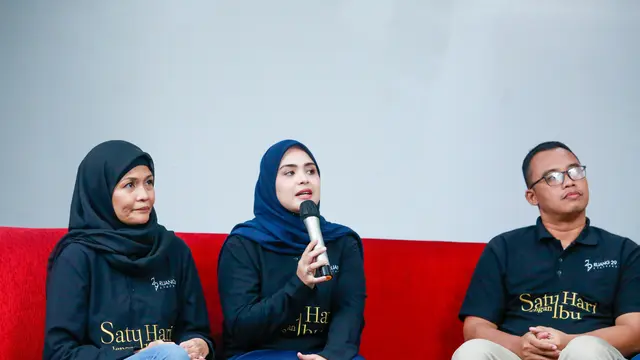 Para pemain dan sutradara film Satu Hari Dengan Ibu.