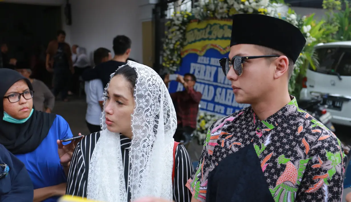 Sepengetahuan Ussy, bahwa  kabar terakhir yang didapat adalah suami Ririn baru saja menjalani kemoterapi. Setelah itu, kondisinya membaik. Ia melihat bahwa Ferry sendiri sosok kuat yang tak pernah menunjukkan sakitnya. (Adrian Putra/Bintang.com)