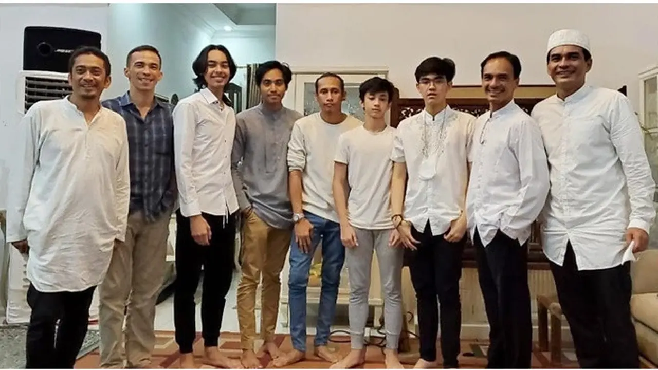 6 Momen Teddy Syach Gelar Tahlilan 40 Harian Rina Gunawan, Dihadiri Keluarga