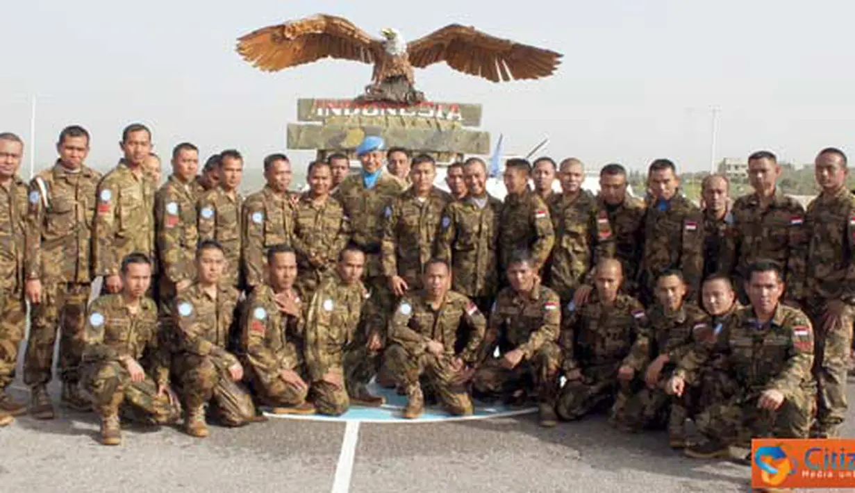 Citizen6, Lebanon: 73 Prajurit Indobatt foto bersama Letkol Inf Hendy Antariksa. (Pengirim: Badarudin Bakri Badar)