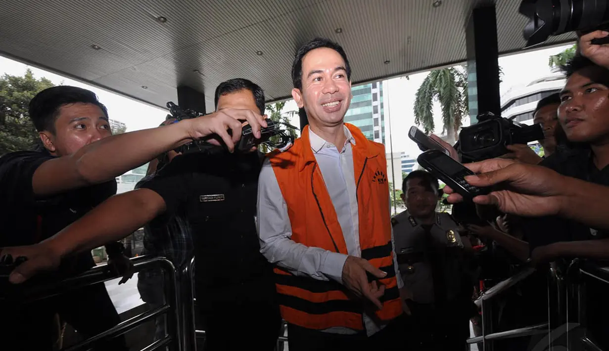 Tubagus Chaeri Wardhana alias Wawan saat tiba di Gedung KPK untuk menjalani pemeriksaan, Jakarta, Jumat (12/12/2014). (Liputan6.com/Miftahul Hayat) 