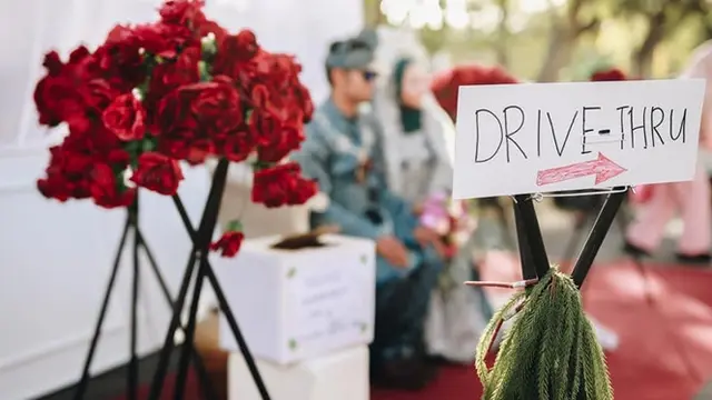 Marak Virus Corona, Ini 6 Potret Pernikahan Unik Pakai Konsep Drive-Thru