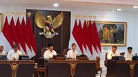 Presiden RI Prabowo Subianto memimpin sidang kabinet paripurna di Kantor Presiden, Jakarta bersama Kabinet Merah Putih, Senin (2/12/2024). (Liputan6.com/Lizsa Egeham)