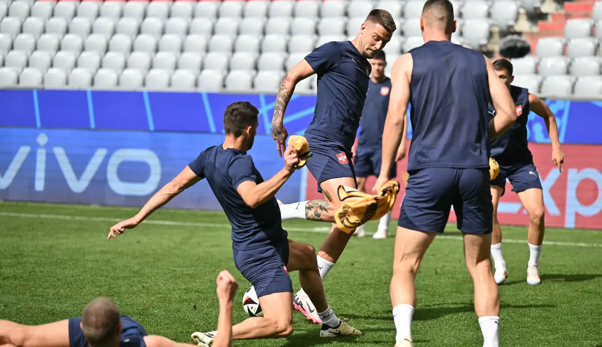 Kemenangan bakal membuat Serbia membuka kembali peluang ke 16 besar. (MIGUEL MEDINA / AFP)