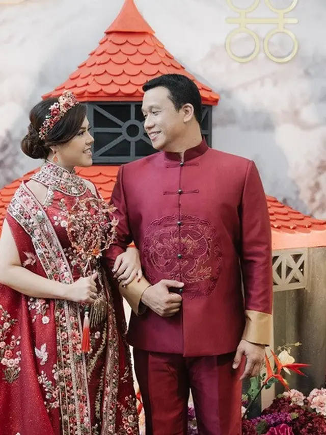 Sempat Disembunyikan, ini Sosok Suami Tina Toon