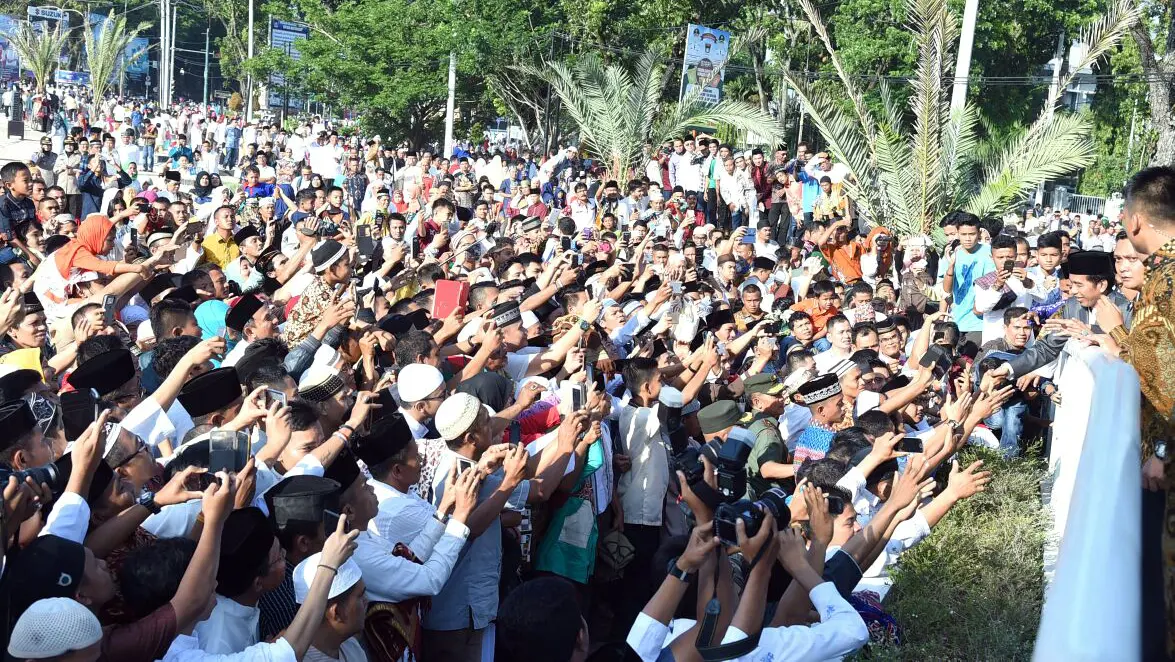 Presiden Jokowi salat Idul Fitri 1437 H di Padang. (Biro Setpres)