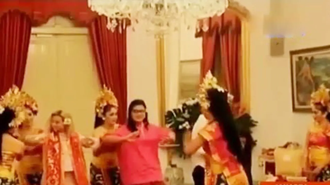 Sukacita Kahiyang Ayu Temani Putri Mike Pence Menari Bali