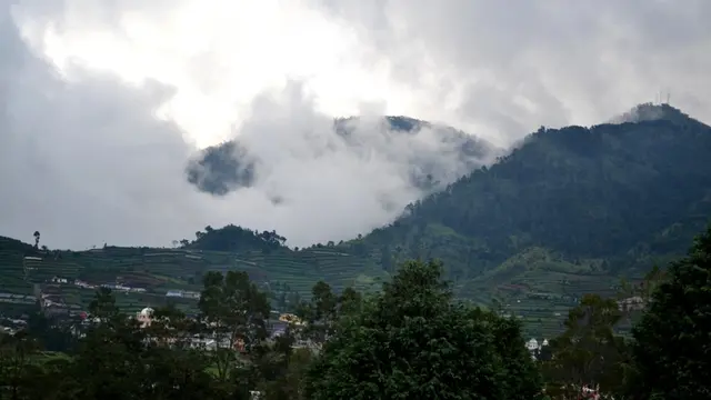 Dataran Tinggi Dieng (DTD) adalah kaldera gunung purba kuno. Terdapat belasan kawah aktif di DTD. (Foto: Liputan6.com/Muhamad Ridlo)