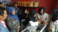 Mensos Khofifah: Ketahuan Buat Beli Rokok, Bantuan PKH Dicabut