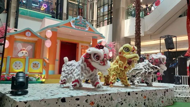 Pertunjukan Barongsai di Tangerang (Liputan6.com/Pramita Tristiawati)