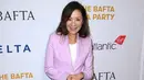 <p>Michelle Yeoh mengenakan setelan berwarna ungu muda dari Off-White. Ini adalah momen saat ia menghadiri BAFTA Tea Party. Foto: Vogue.</p>
