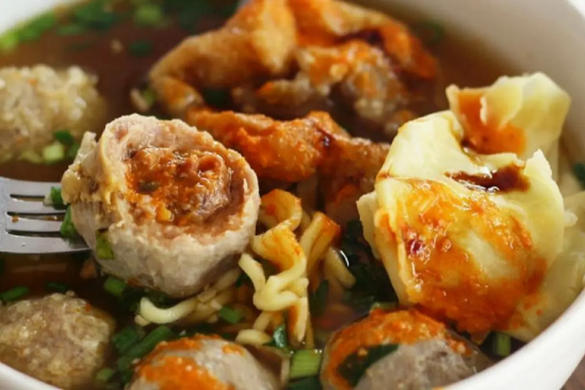 5 Rekomendasi Warung Bakso Mercon di Malang Raya