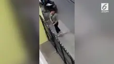 Ketahuan aksinya ingin mencuri motor, pelaku keluarkan pistol.